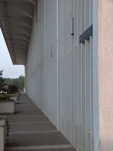 Zeď jedné z budov (vše betonové)