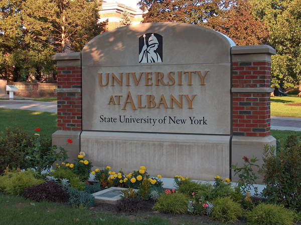 Toto už je před downtown campusem,...