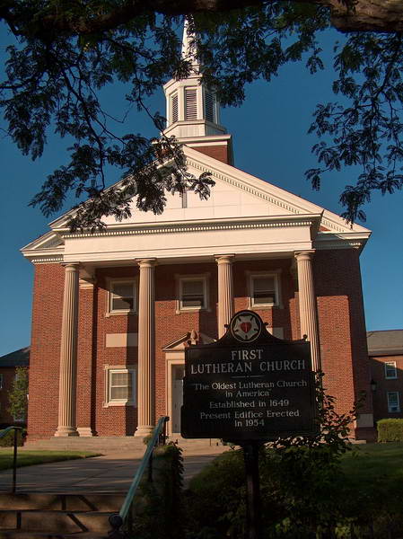 Hned kousek od našeho bytu je údajně první luteránský kostel v USA