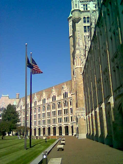 SUNY HQ je totiž asi nejhezčí budova v Albany