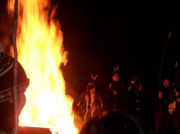 Tak děti, ještě neopékat, musíme se nejdřív pomodlit (organizovala to nějaká křesťanská organizace)