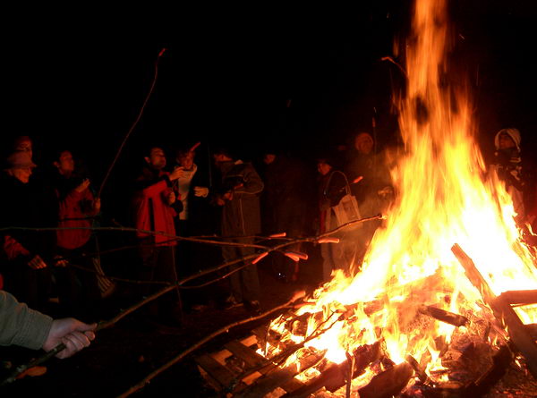 Opékají se párky...