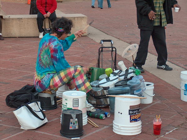 Bubeník si to docela dával...