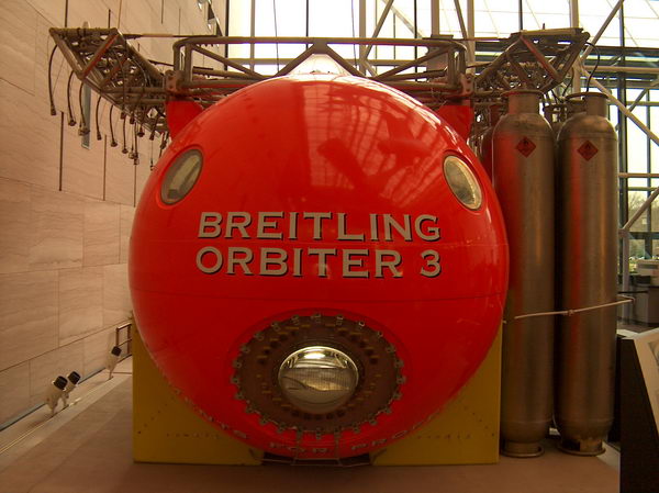 Kabina balónu Breitling Orbiter III, v němž byl poprvé obletěn svět (1999)