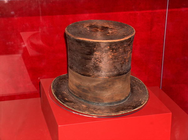 Americká demokracie: Klobouk Abe Lincolna, ve kterém byl zastřelen