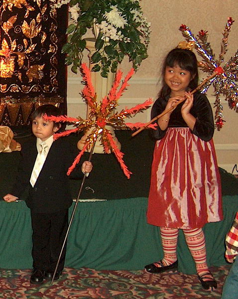 Take picture of me, too, not only the couple;-)