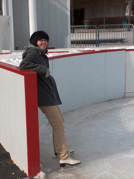 Shoko je začátečník, tak se drží u rantlu