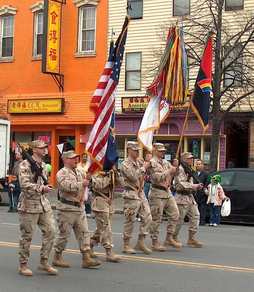 US vojáci měli po hasičích druhý nejvyšší aplaus