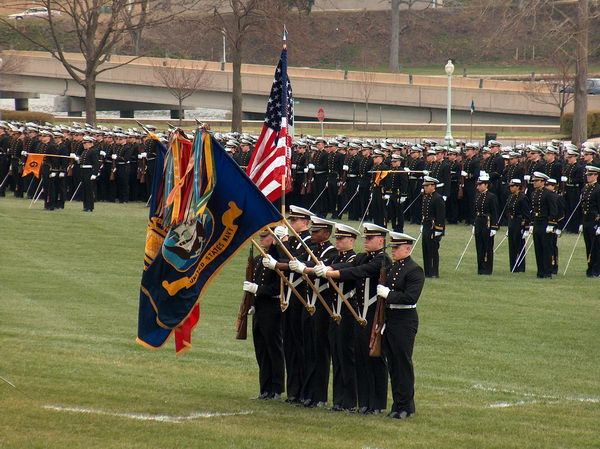 Během hymny můžou nahoře zůstat jen Stars and Stripes
