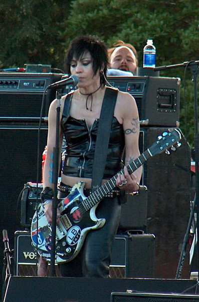 Už jí táhne na padesát, ale pořád jí to šlape:-) Byla nějakou dobu low-profile, ale jak jsem pochopil, nyní má jakýsi comeback