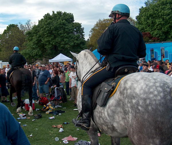V publiku se rvali nějací ožralové, ale když přijela kavalérie, tak toho rychle nechali:-)