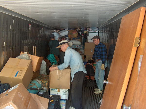 Krabice se vším možným, dveře, atd...