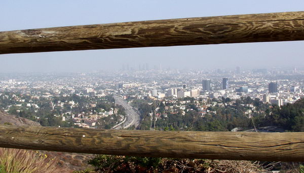LA from viewpoint at Mulholland drive. Visibility is bad due to smog:-(