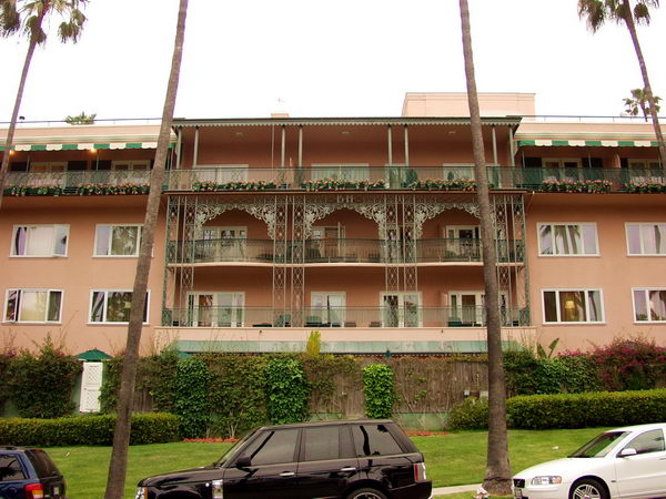 The pink Beverly Hills Hotel built in 1912, many celebrities like Marlene Dietrich, Humphrey Bogart or Katharine Hepburn stayed here