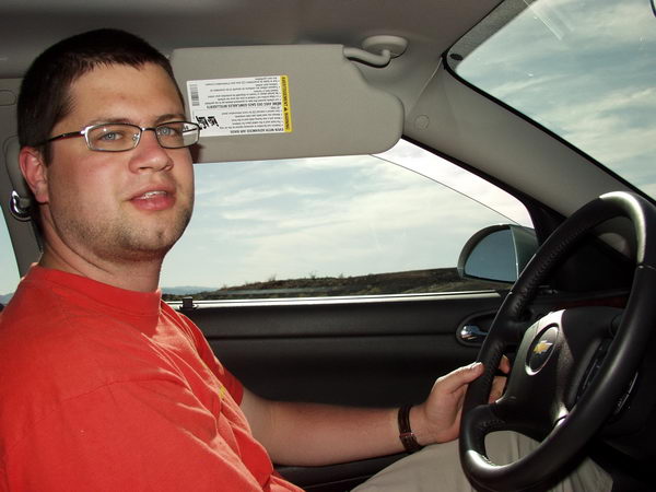 I'm hungry, let's stop at the next cafe, ok?