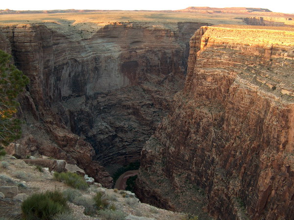 Sheer cliff with Colorado river down there - thos is the canyon beforeit becomes Grand Canyon