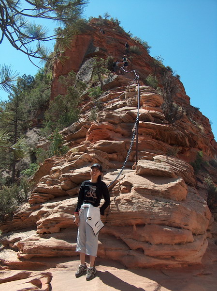 Mounted chains make the climb easier (Jing)