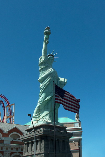 Typical Vegas landmark: Statue of Liberty