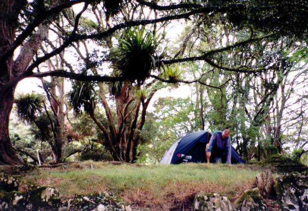 Stanování u jeskyní