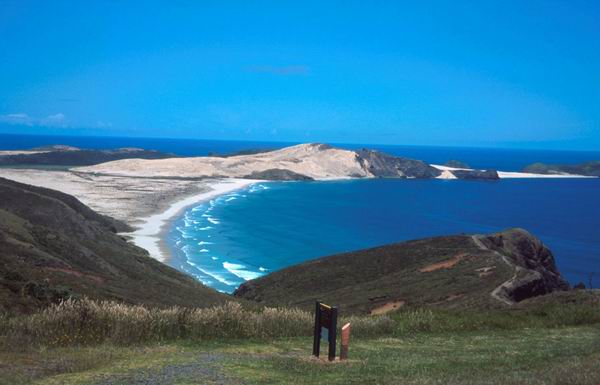 Pláž, ale na koupání je moře studené