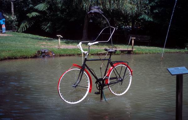 Cyklista na vodní pohon