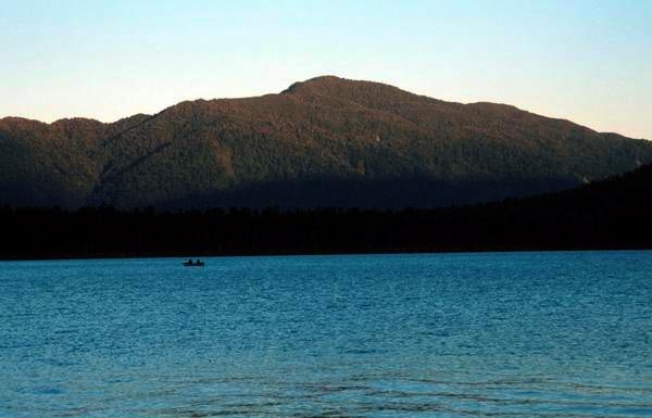 Soumrak nad Lake Paringa