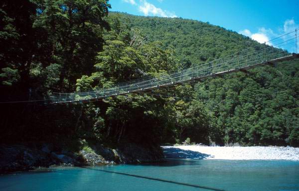 Vi(y?)sutý most nad "alpskou" řekou