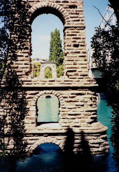 pilíř bývalého mostu v Alexandře